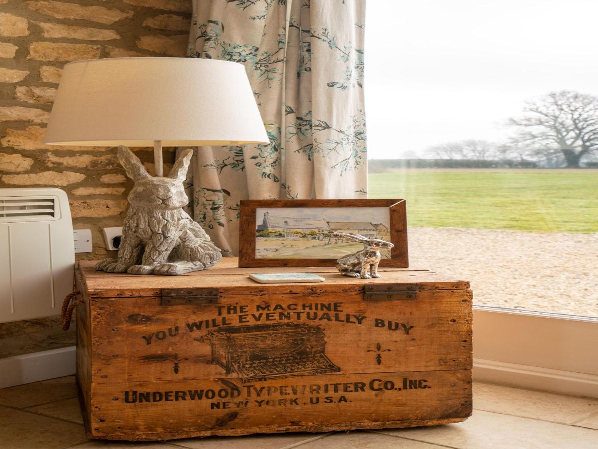 Pass The Keys Hare Cottage Wonderful Views And Parking Moreton-in-Marsh Kültér fotó